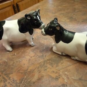Charming Black and White Cow Salt And Pepper Shakers. Only Used For Display.